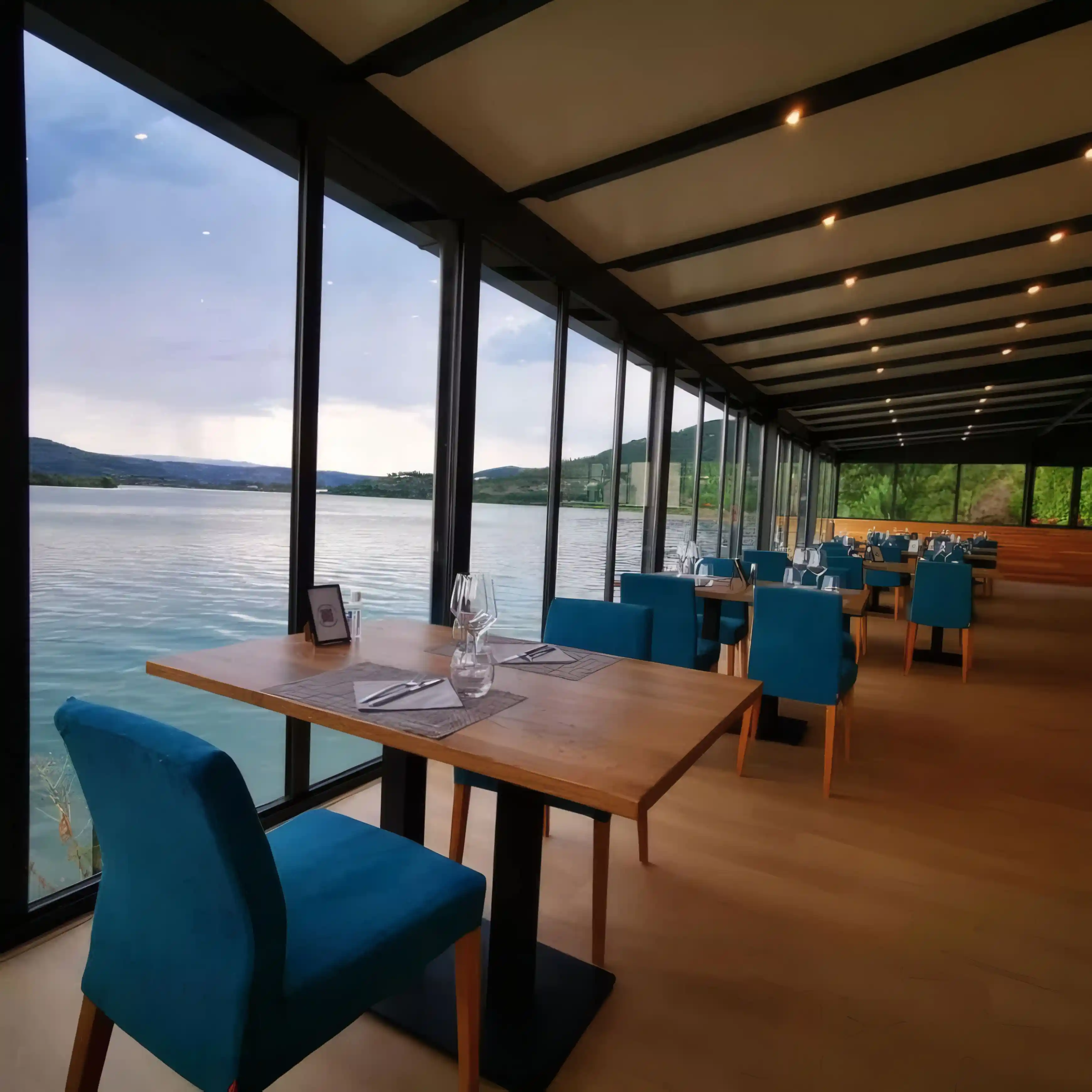 Terrasse sur le Rhône d’Au Pré du Rhône