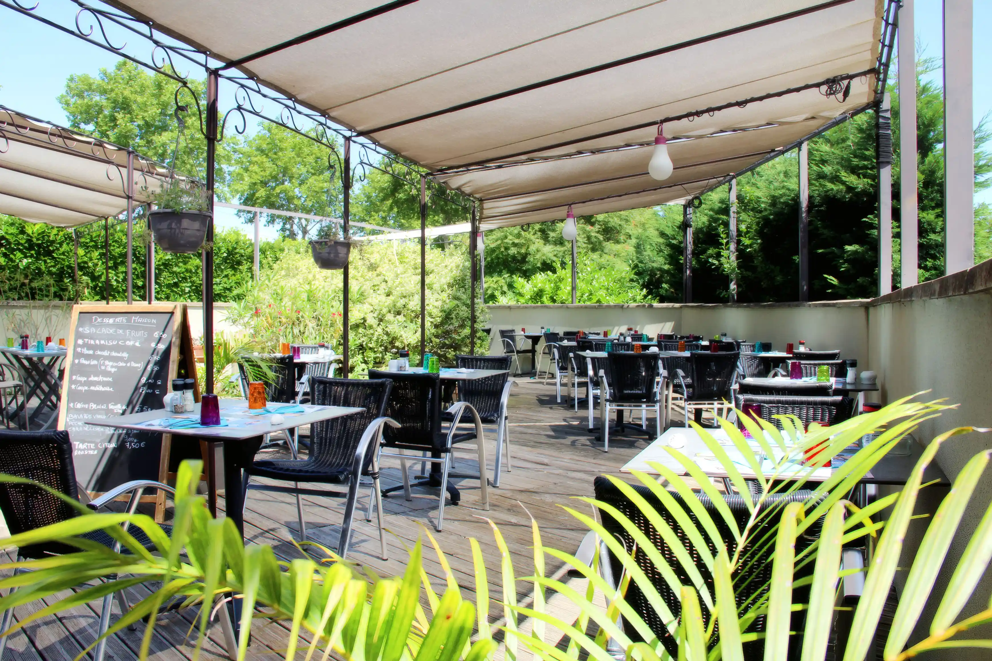 Jardin et terrasse de La Villa Champagnère